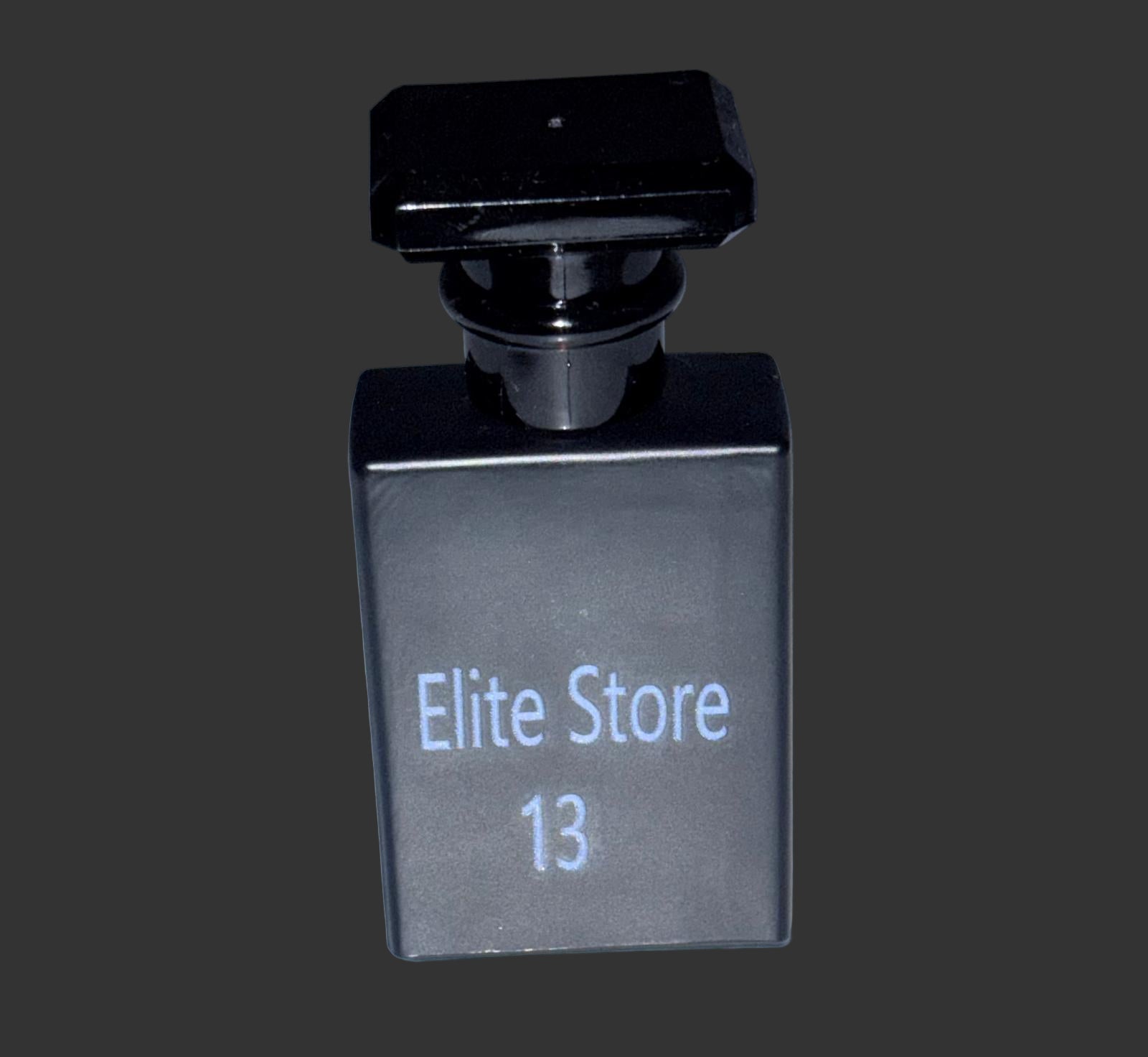 Perfume Aura Black: Eleva tu presencia. Deja tu huella.