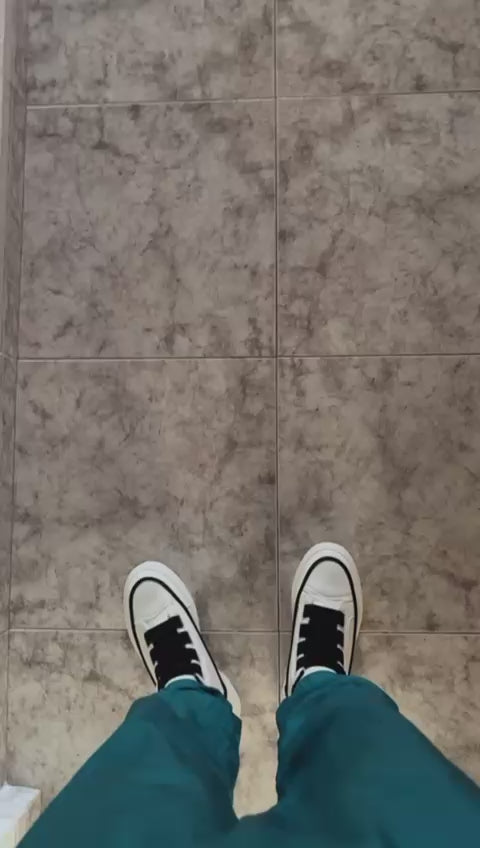 Zapatillas Urbanas "Neo-Velcro" – Edición White & Black Tech